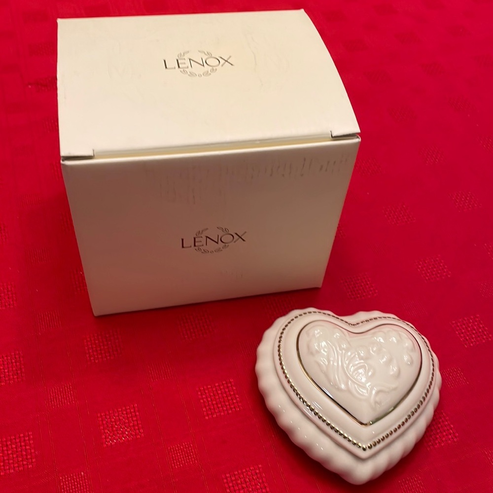 NIB Musical Lenox Heart Jewelry Box